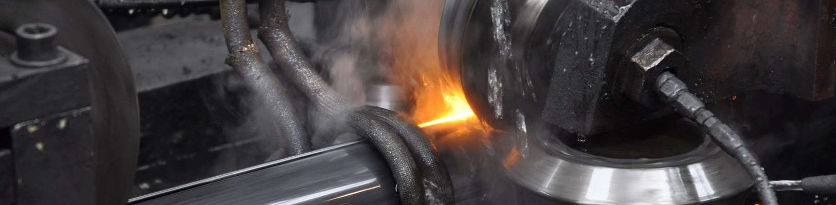 Profilering av stålrör på Acciaitubis fabrik